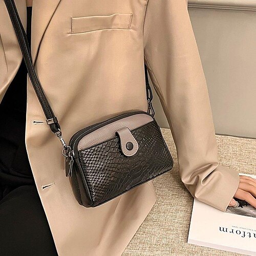 

2022 new one-shoulder messenger small bag women's head layer cowhide bag fish pattern shell bag contrast color fashion casual all-match trend
