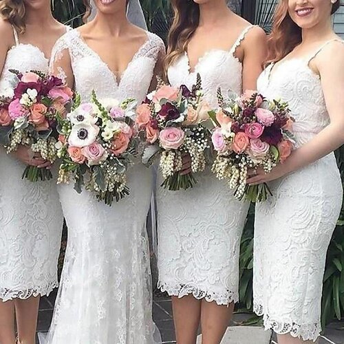 

Sheath / Column Bridesmaid Dress V Neck / Spaghetti Strap Sleeveless Vintage Tea Length Lace with Solid Color 2022