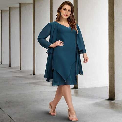 

Todelt A-linje Plus Size Curve Mother of the Bride kjoler Elegant Kjole Formel Knælang Uden ærmer V-hals Chiffon med Draperet 2023