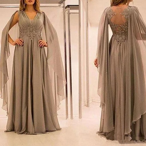 

A-linje Plus Size Curve Mother of the Bride kjoler Elegant Kjole Formel Gulvlang Kortærmet V-hals Chiffon med Plissé Perlearbejde 2023