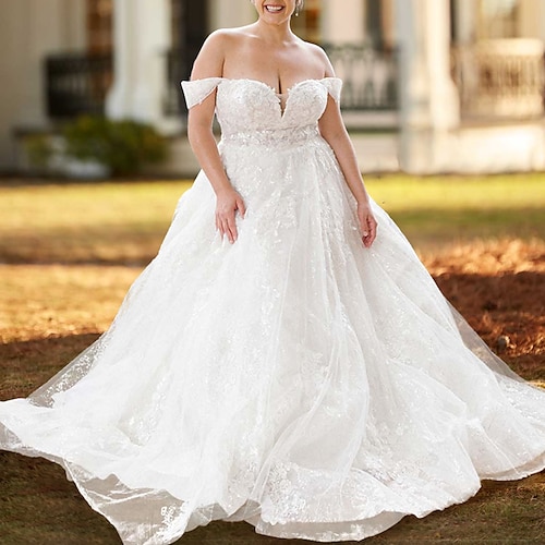 

Fidanzamento Curva taglie forti Da cerimonia Abiti da sposa Strascico di corte Da principessa Fibbie Senza spalline Raso Con Perline Con applique 2023 Abiti da sposa