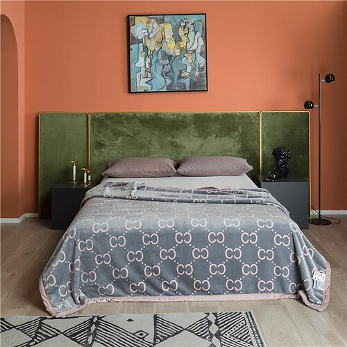

European Style Flannel Blanket Luxury Throw Blanket Ferret Super Softness Throw Blanket for Couch Sofa Chair Bed Living RoomLight Luxury Home Blanket