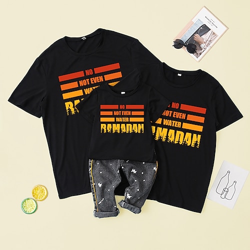 

Familiestil Ramadan T skjorte Grafisk Tre Bokstaver Avslappet Crewneck Svart Kortermet Kul Matchende antrekk