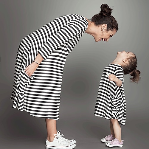 

Mamma og meg Kjoler Stripe Avslappet Crewneck Svart 3/4 ermer Midi Daglig Matchende antrekk