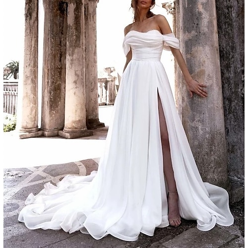 

Spiaggia / Destinazione Informale Abiti da sposa Strascico da cappella Linea-A Senza maniche Senza spalline Chiffon Con Con ruche Spacco sul davanti 2023 Abiti da sposa