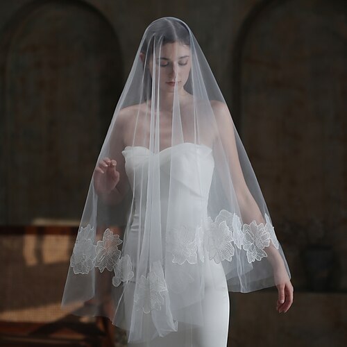 One-tier Stylish / Lace Wedding Veil Blusher Veils / Fingertip Veils with  Pure Color Tulle 2023 - $43.99