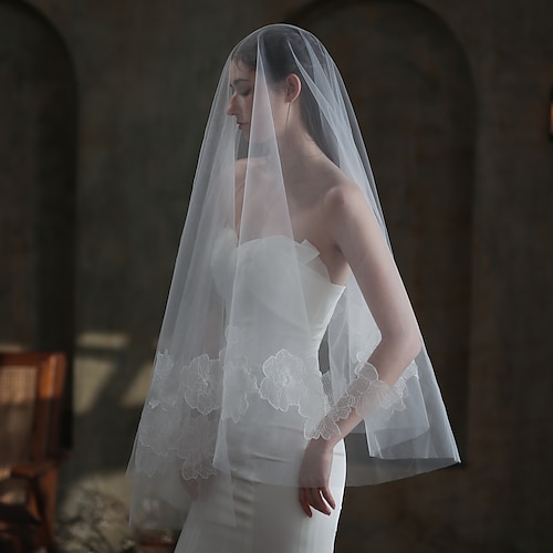 One-tier Stylish / Lace Wedding Veil Blusher Veils / Fingertip Veils with  Pure Color Tulle 2023 - $43.99