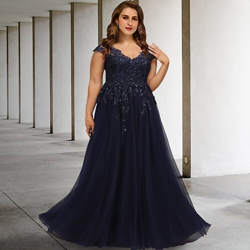 

A-linje Plus Size Curve Mother of the Bride-kjoler Årgang Kjole Formell Gulvlengde Kortermet V-hals Tyll med Paljett Appliqué 2023