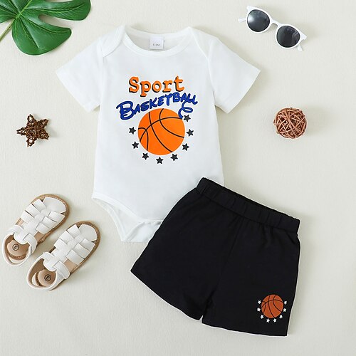 

basketball trykte hvide t-shirts sorte shorts todelt outfit