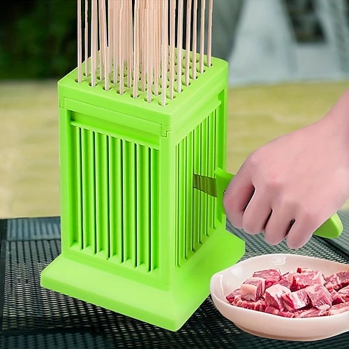 

1 outil de barbecue : enfilez facilement de délicieuses brochettes d'agneau.