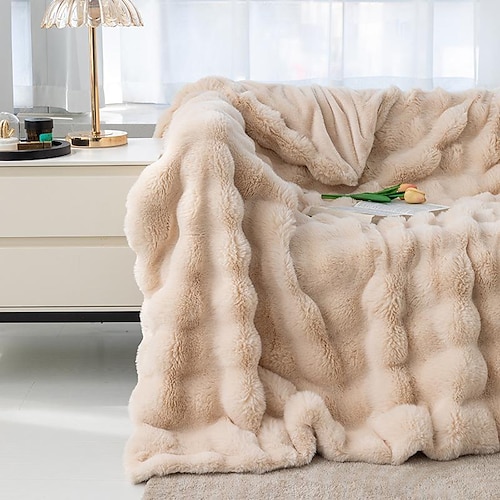 

Super Soft Faux Fur Throw Blanket Royal Luxury Cozy Plush Blanket use for Couch Sofa Bed Chair, Reversible Fuzzy Faux Fur Velvet Blanket