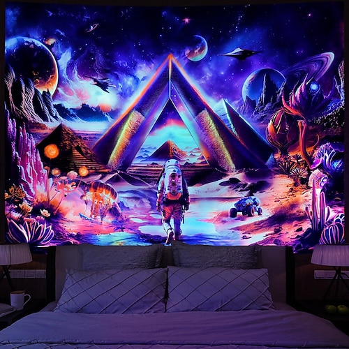 

tapeçaria de luz negra uv reativo astronauta galáxia trippy montanha cogumelo enevoado natureza paisagem tapeçaria pendurada parede arte mural para sala de estar quarto