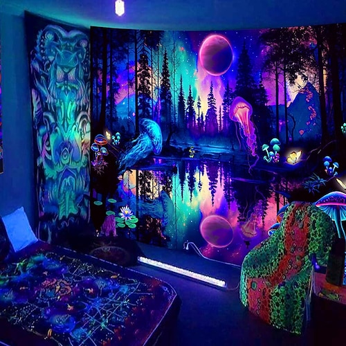 

Fantasy-Wald-Quallen-Schwarzlicht-Wandteppich, UV-reaktiv, nebliger Pilz, Naturlandschaft, hängender Wandteppich, Wandkunst-Wandbild für Wohnzimmer, Schlafzimmer, bunte Pilz-Schmetterlings-Ästhetik