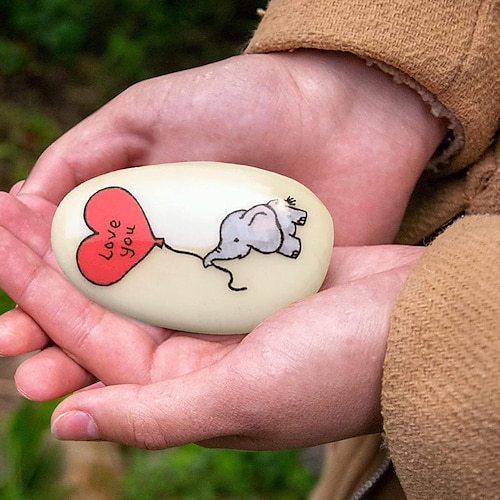 

Saco de pedra da sorte pintado de resina pedra aniversário bonito amuleto da sorte decoração de casa pedra presente de aniversário para mamãe e papai