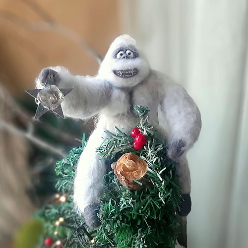 

Cimier d'arbre de noël, pendentif d'arbre de noël, bonhomme de neige, orang-outan, pendentif en feutre, jouet décoratif, cadeau de poupée