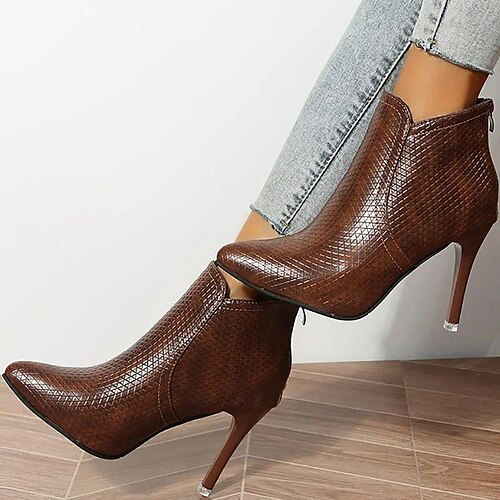 

botas stiletto con puntera en punta y decoración con cremalleras