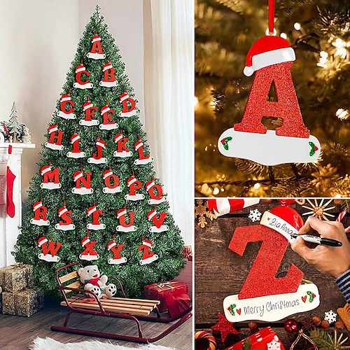 

26 Buchstaben, Weihnachtsschmuck, roter Weihnachtsbaumschmuck, Innendekoration, Buchstaben mit Weihnachtsmütze, Kunsthandwerk für den Weihnachtsbaum, personalisierter hängender DIY-Anhänger aus Acryl, Urlaubsparty-Zubehör