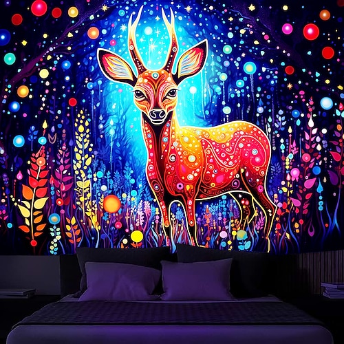 

Tapiz de luz negra UV reactivo que brilla en la oscuridad colorido ciervo animal trippy brumoso naturaleza paisaje colgante tapiz pared arte mural para sala dormitorio