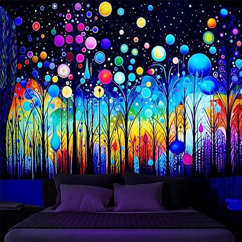 

Tapiz de luz negra, brillo reactivo UV en el bosque floral, paisaje natural brumoso, tapiz colgante, mural artístico de pared para sala de estar y dormitorio