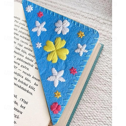  Hand Embroidered Corner Bookmark, Floral Style Embroidery Bookmarks, Felt Triangle Page Corner Handmade Bookmark, Decorative Felt Triangle Bookmark, Bookmarks for Book Lovers