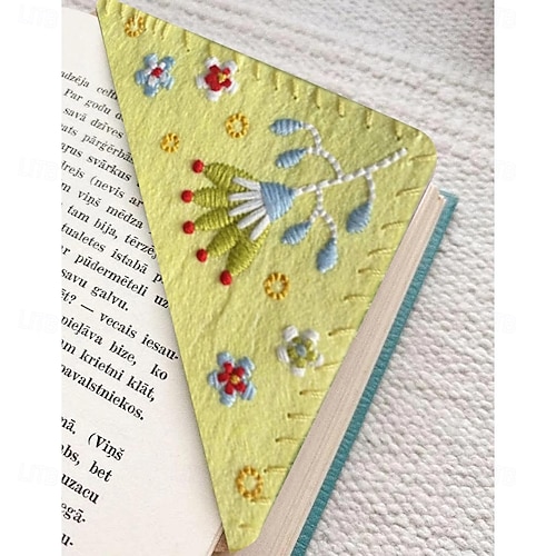  Hand Embroidered Corner Bookmark, Floral Style Embroidery Bookmarks, Felt Triangle Page Corner Handmade Bookmark, Decorative Felt Triangle Bookmark, Bookmarks for Book Lovers