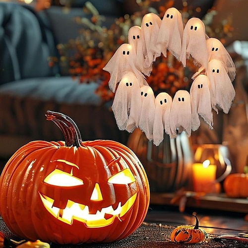 ハロウィンゴーストリース、12個のLEDライトアップホワイトゴーストガーランド、不気味な屋内 &玄関、壁、パーティー用の屋外吊り下げ装飾、電池式のハロウィーン装飾、ホリデーの不気味なガーランド