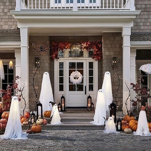  ハロウィンゴーストリース、12個のLEDライトアップホワイトゴーストガーランド、不気味な屋内 &玄関、壁、パーティー用の屋外吊り下げ装飾、電池式のハロウィーン装飾、ホリデーの不気味なガーランド