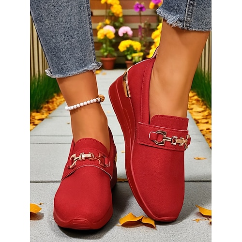 Mocassins rouges à enfiler pour femmes – chaussures compensées confortables avec détail de chaîne dorée pour la marche, le shopping et les tenues de mode d'automne