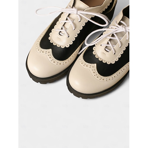  Dámské vintage černobílé oxfordské boty typu brogue z 50. let se šněrovacím designem a nízkým podpatkem - retro obuv z oktoberfestu pro běžné nošení, práci a cosplay oblečení.
