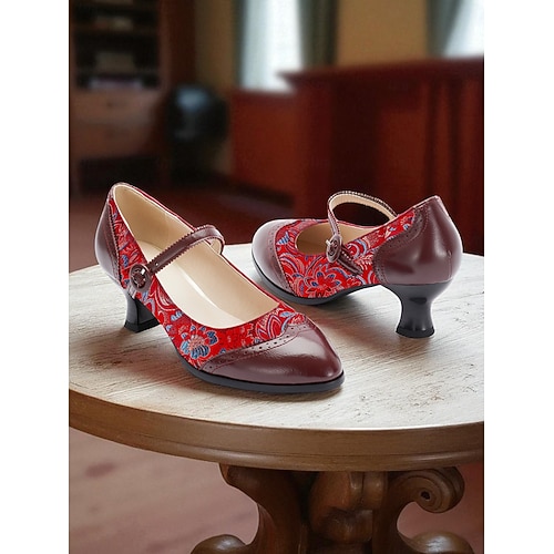  Escarpins Mary Jane en jacquard rouge vintage des années 1950 pour femmes - Chaussures habillées rétro à talon moyen avec motif de brocart floral et bride boutonnée pour les soirées Gatsby, les