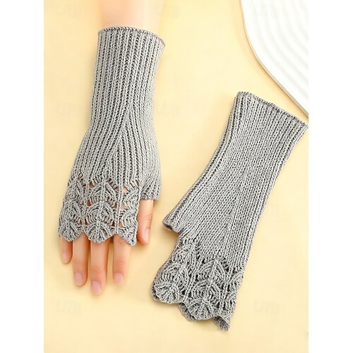 Gants de Noël tricotés pour femmes – en fil doux à motif dentelle, disponibles en plusieurs couleurs, parfaits pour l'hiver et les cadeaux de fin d'année.