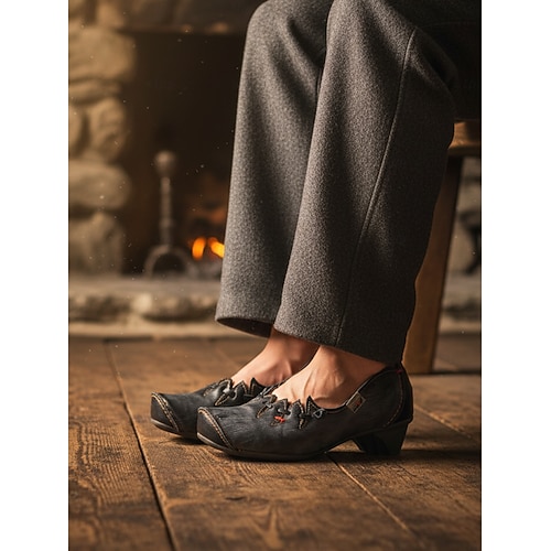  Women's Medieval Viking Style Low Heel Leather Shoes – Retro Green Hand-Stitched Details for Costume, Renaissance Fair, Festivals & Daily Vintage Outfits