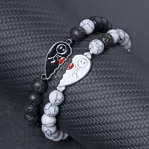 2 pezzi cuore nero per San Valentino braccialetti di coppia con perline bianche, braccialetti dell'amore abbinati a forma di omino stilizzato per uomo