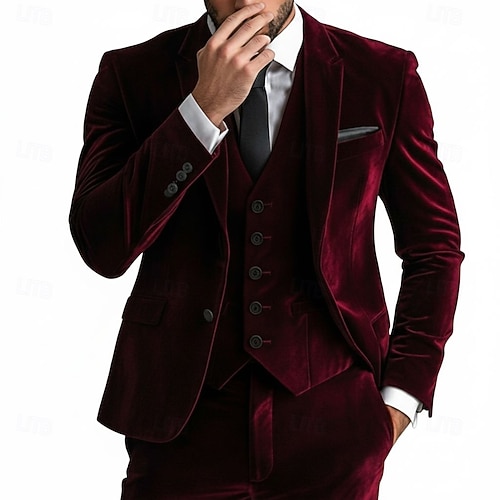  Terno masculino de veludo para festa de casamento, lapela de bico, amarelo ou bordô, corte formal, cor sólida, três peças, abotoamento simples e fechamento com um botão.