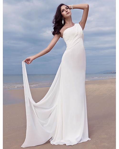 Spiaggia / Destinazione A tubino Abiti da sposa Strascico a terra Romantico Cinghie Regolari Monospalla Chiffon Con Drappeggio a lato 2023 Estate Abiti da sposa