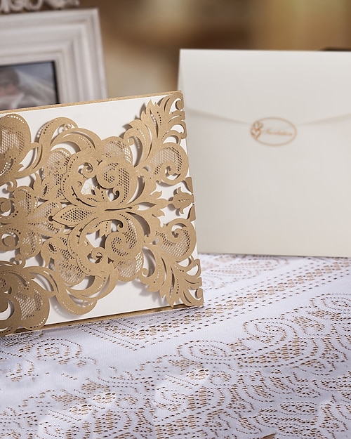 Сгиб-калитка Свадебные приглашения Пригласительные билеты Цветочный стиль Мелованная бумага 6 1/4"×6 1/4" (16*16cm)