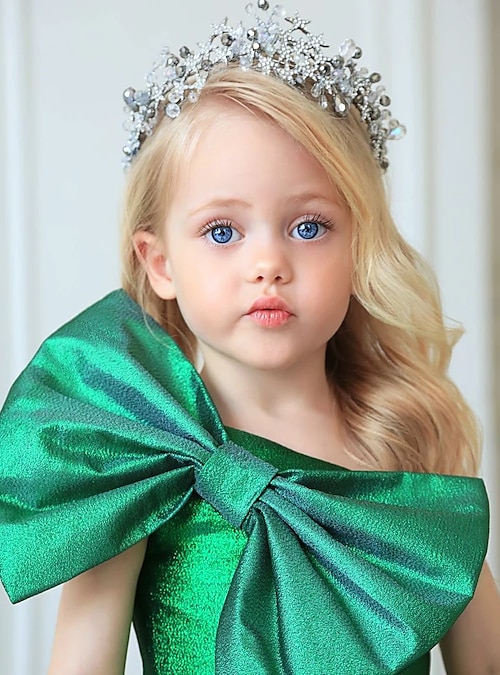 Tips for Accessorizing a Green Flower Girl Dress