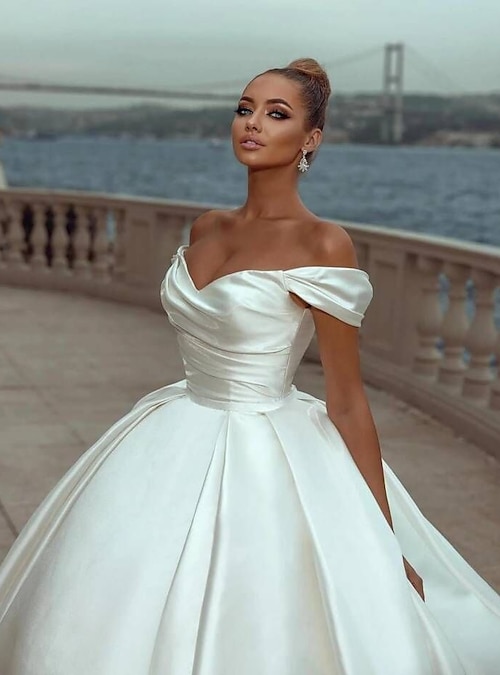 Be the Belle of the Ball in These Stylish Evening Gowns Images | Engagement  dress for bride, Indian wedding gowns, Bride reception dresses