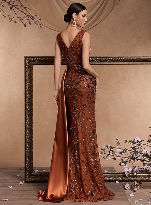 a line bridal dress Romantic Floral Lace A-Line Wedding Gown and the sweeping brush GRWM: A Low-Back Evening Color:New Red MN235