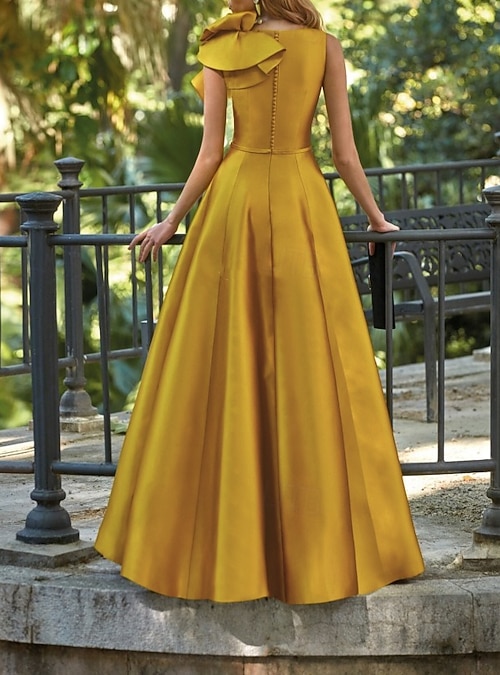 green emerald velvet dress Long Sleeve Sparkly Wedding Guest Dress | V-neck Midi