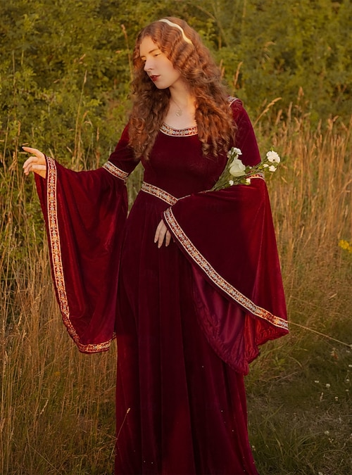 red outlander dress Outlander Costume Designer Terry Dresbach Talks About Season 2's French Style