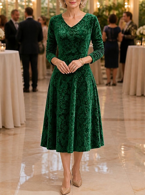 emerald green dress winter Women's Midi Velvet Dress Party Dress Swing Dress Dress Elegant Fashion Romantic Vacation Dress Wedding Guest Floral Long Sleeve V Neck Black Red Green Spring Fall Winter 2026 emerald green cocktail dress