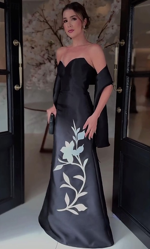 A-Line Floor Length Prom Dresses Evening Gown Ball Gown Formal Dress  Elegant Celebrity Style Silky Sleeveless Sweetheart Garden Party Wedding  Satin with Shawl 2026 - kr.2049