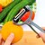 preiswerte Küchenutensilien &amp; Gadgets-3 in 1 rotierender Gemüseschäler multifunktionale 360-Grad-Rotationsmesser von hoher Qualität zufällige Farbe