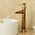 זול קלאסי-ברז כיור אמבטיה ברונזה עתיק פליז, מפל מים לתלייה על הקיר עם ידית אחת עם חור אחד ברזי אמבטיה עם מתג חם וקר ושסתום קרמי