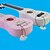 preiswerte Spielzeuginstrumente-Kunststoff blau / rosa / weiß Simulation Kind Gitarre für Kinder ab 3 Musikinstrumente Spielzeug