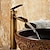 billige Klassisk-baderomskran, enkelthåndtak av messing ett hull galvanisert roterbar foss baderomsvaskkran inneholder med tilførselsledninger og kald/varm bryter