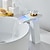 Недорогие классический-однорычажный смеситель для ванной комнаты, масляная бронза, одно отверстие со светодиодной подсветкой / водопад / центральное расположение кранов для ванны, латунный смеситель для раковины для ванной