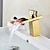 Недорогие классический-смеситель для раковины ванной комнаты со шлангом подачи, светодиодный излив водопада, одна ручка, одно отверстие, смеситель для унитаза, смеситель для раковины с наклонным корпусом