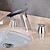 رخيصةأون فتحات متعددة-صنبور بالوعة الحمام على نطاق واسع ، مقبضين بثلاثة فتحات صنابير حمام مطلية بالشلال